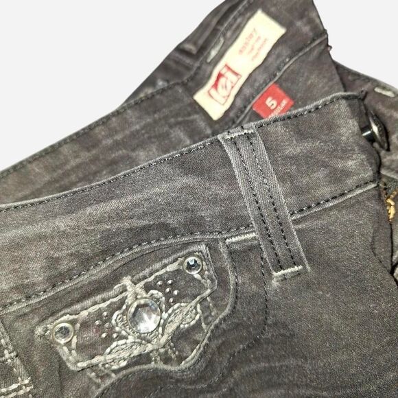 L.E.I. “Ashley” Low Rise Slim Bootcut Jeans - Picture 2 of 4